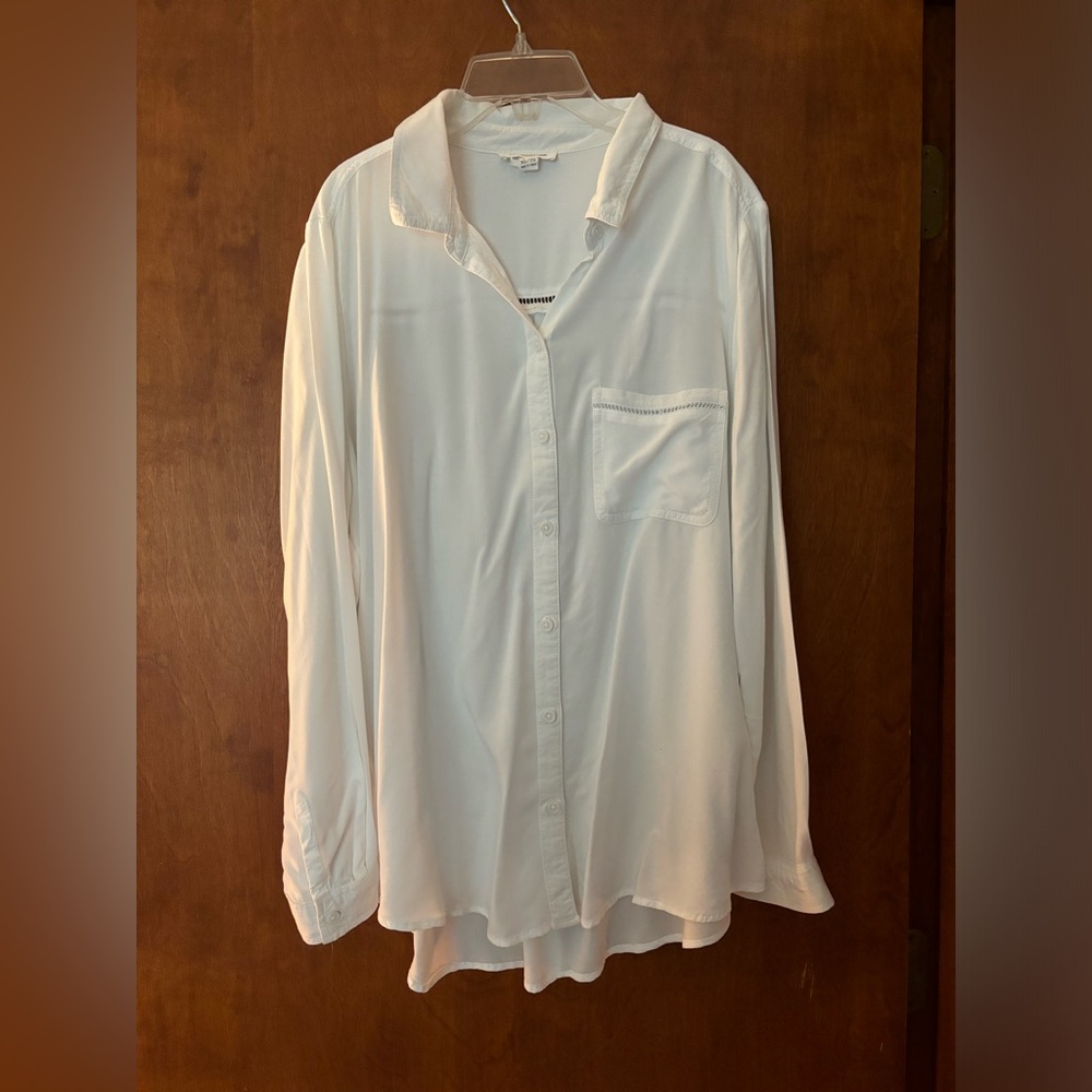 Beach lunch lounge women’s white button down shirt with front pocket size XL